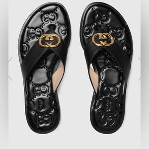 New, authentic and beautiful Gucci WOMEN INTERLOCKING G THONG SANDAL RUN SMALL!